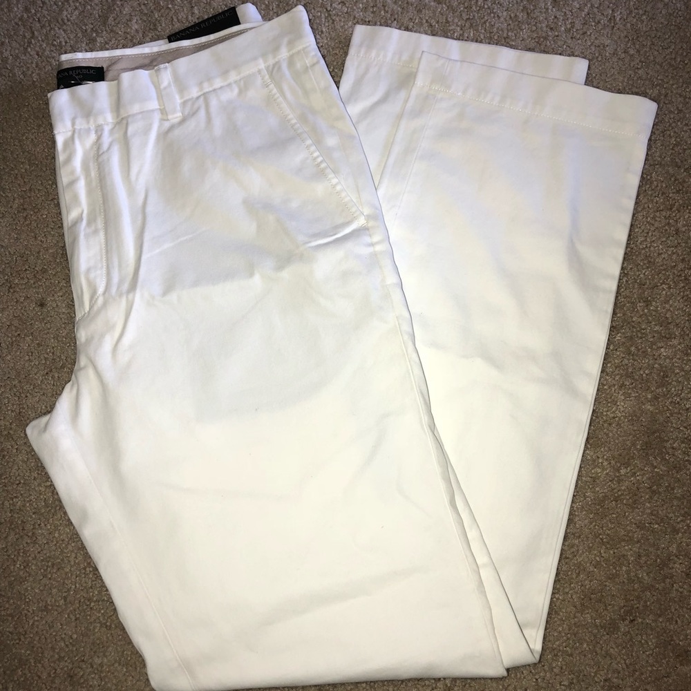 Banana Republic white Khakis brand new!!!!!